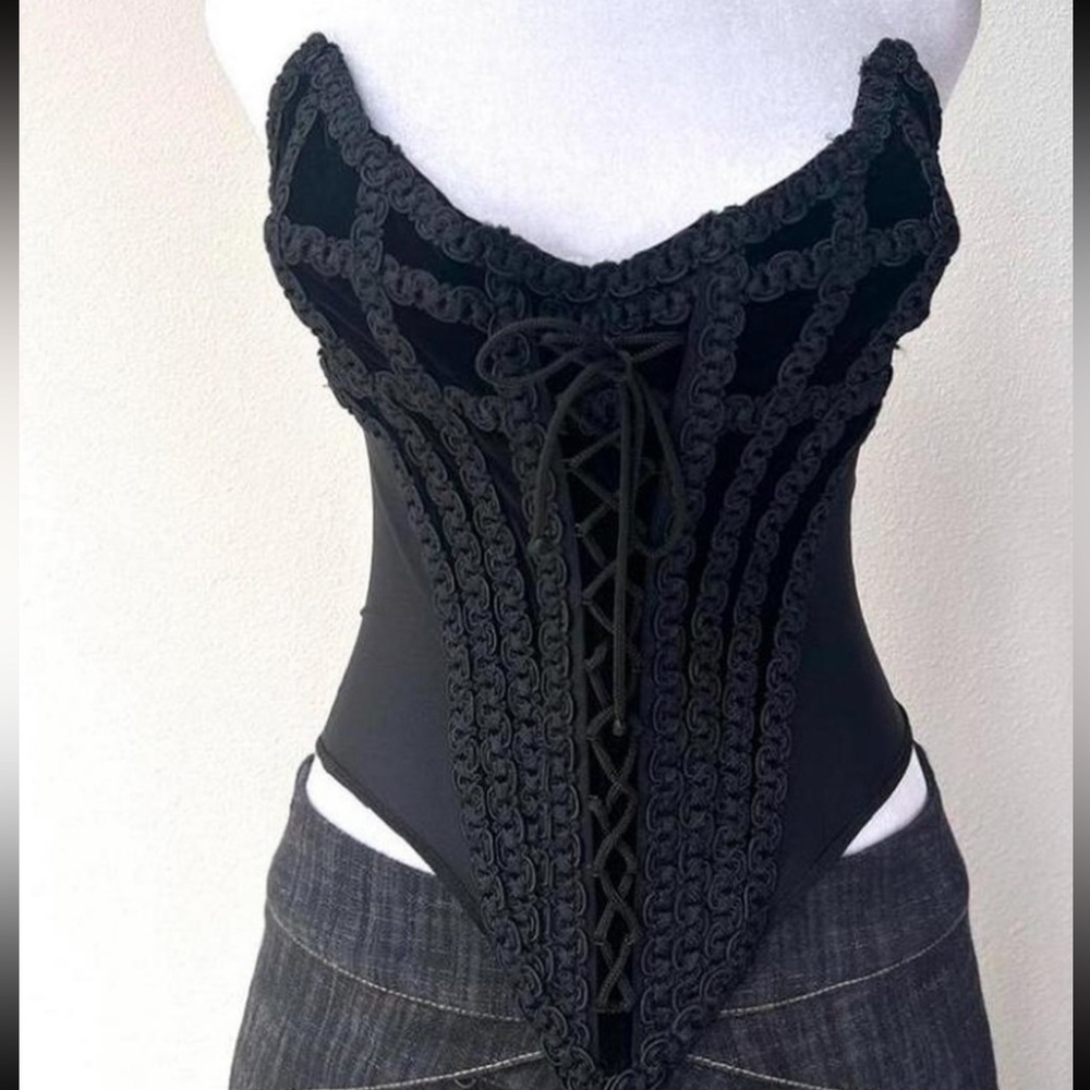 ISO (do not buy) black lace up corset